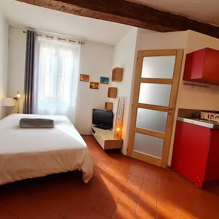 Апартаменты Cosy Studio Ideal For Couple In Perpignan Перпиньан